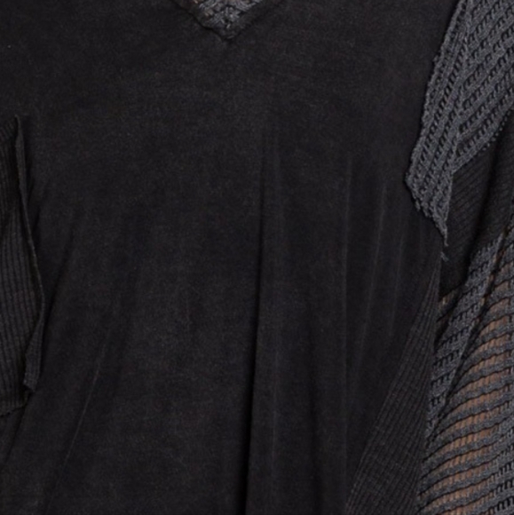 POL High-Low Contrast V-Neck Top - Picture 4 of 4